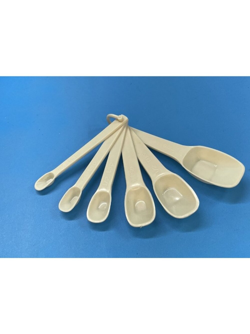 Vintage Square Head 6 Measuring Spoons Set  w/D Ring Beige / Cream Nesting Set